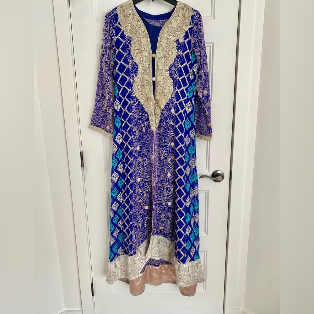 Gorgeous Blue and Gold Pakistani Indian Desi Outfit Size Small/Medium